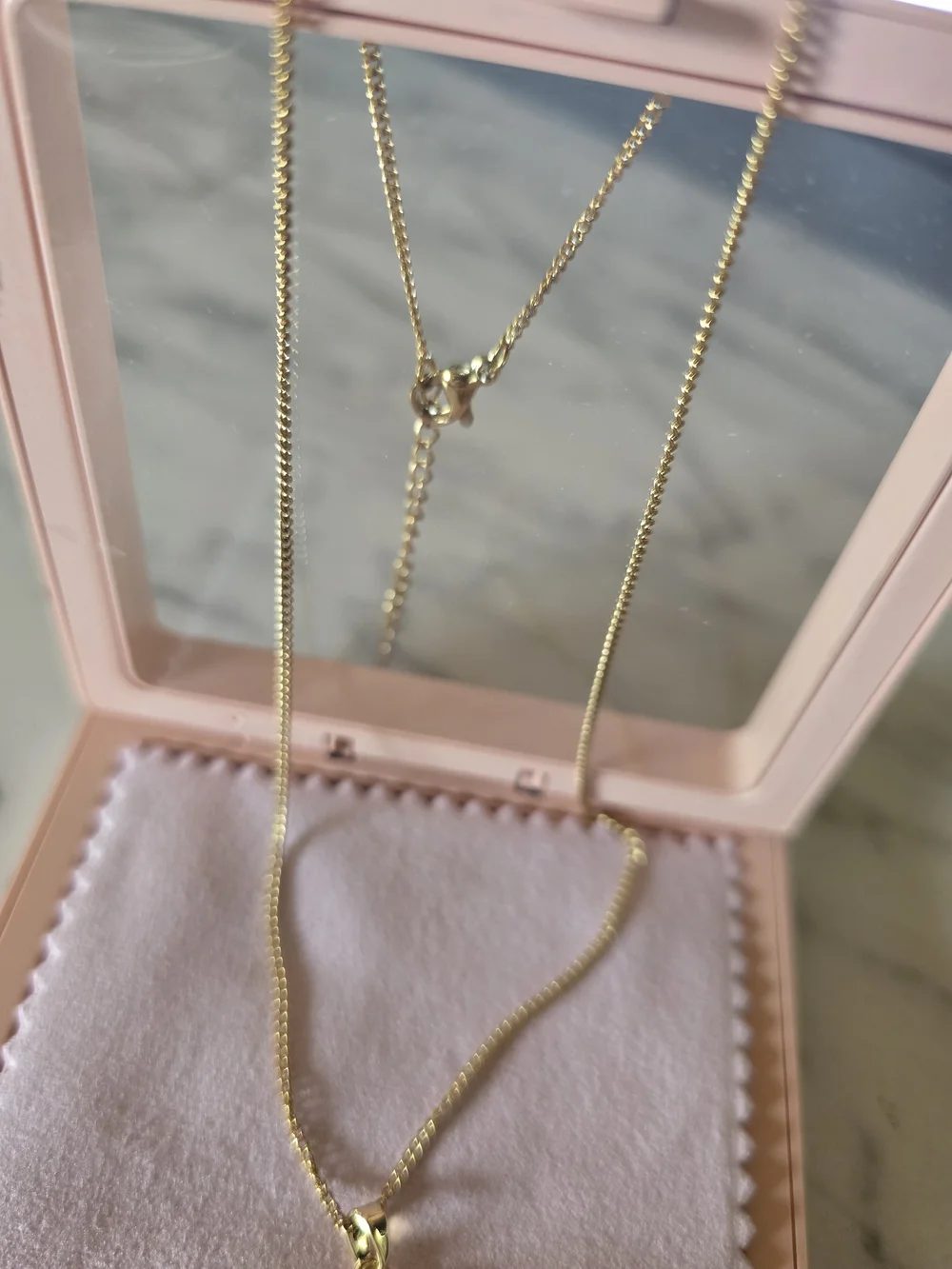 New! Chic Pink Tulip Pendant Necklace in Gold-Tone Stainless Steel - Picture 4 of 5